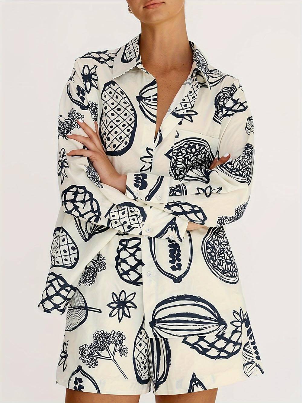 Completo estivo con camicia e pantaloncini ampi a stampa di frutta