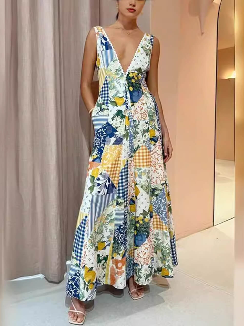 Vestido casual sem mangas com decote em V amplo e estampado