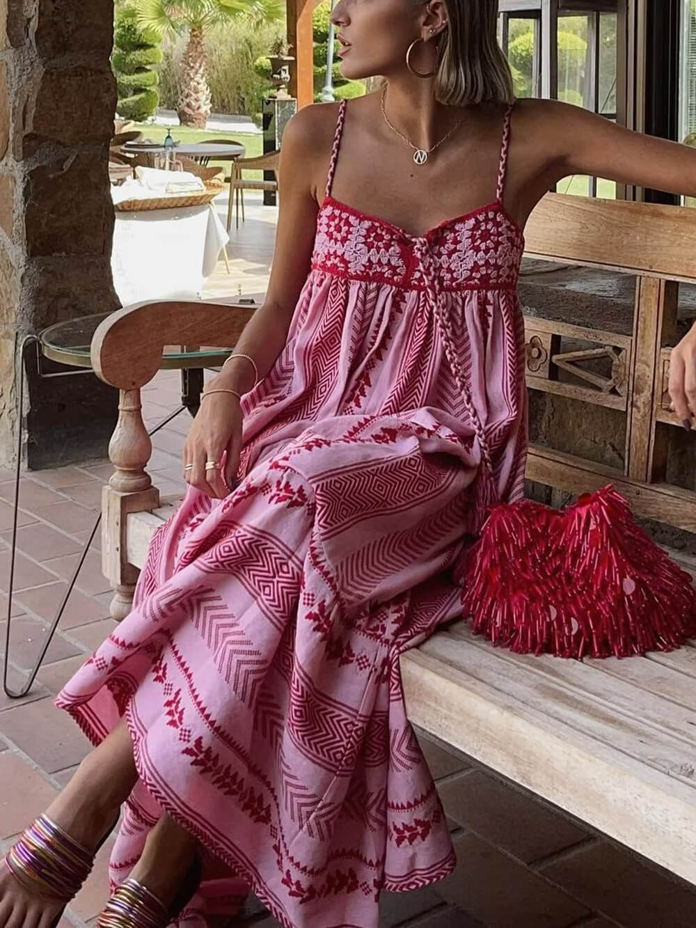 Vestido maxi de malha com patchwork de croché étnico e alças