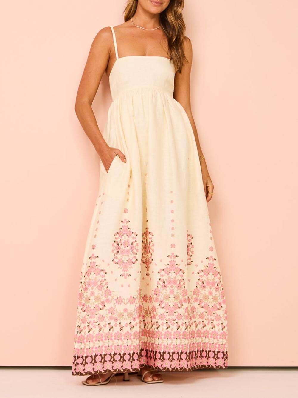 Vestido maxi creme com decote halter e estampado étnico