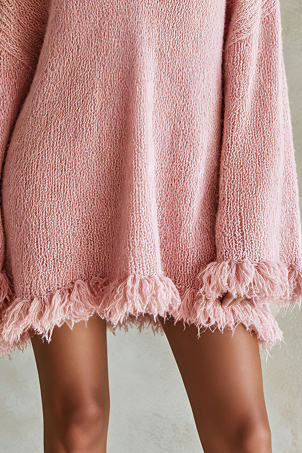 Minivestido de punto oversize con flecos y escote en V