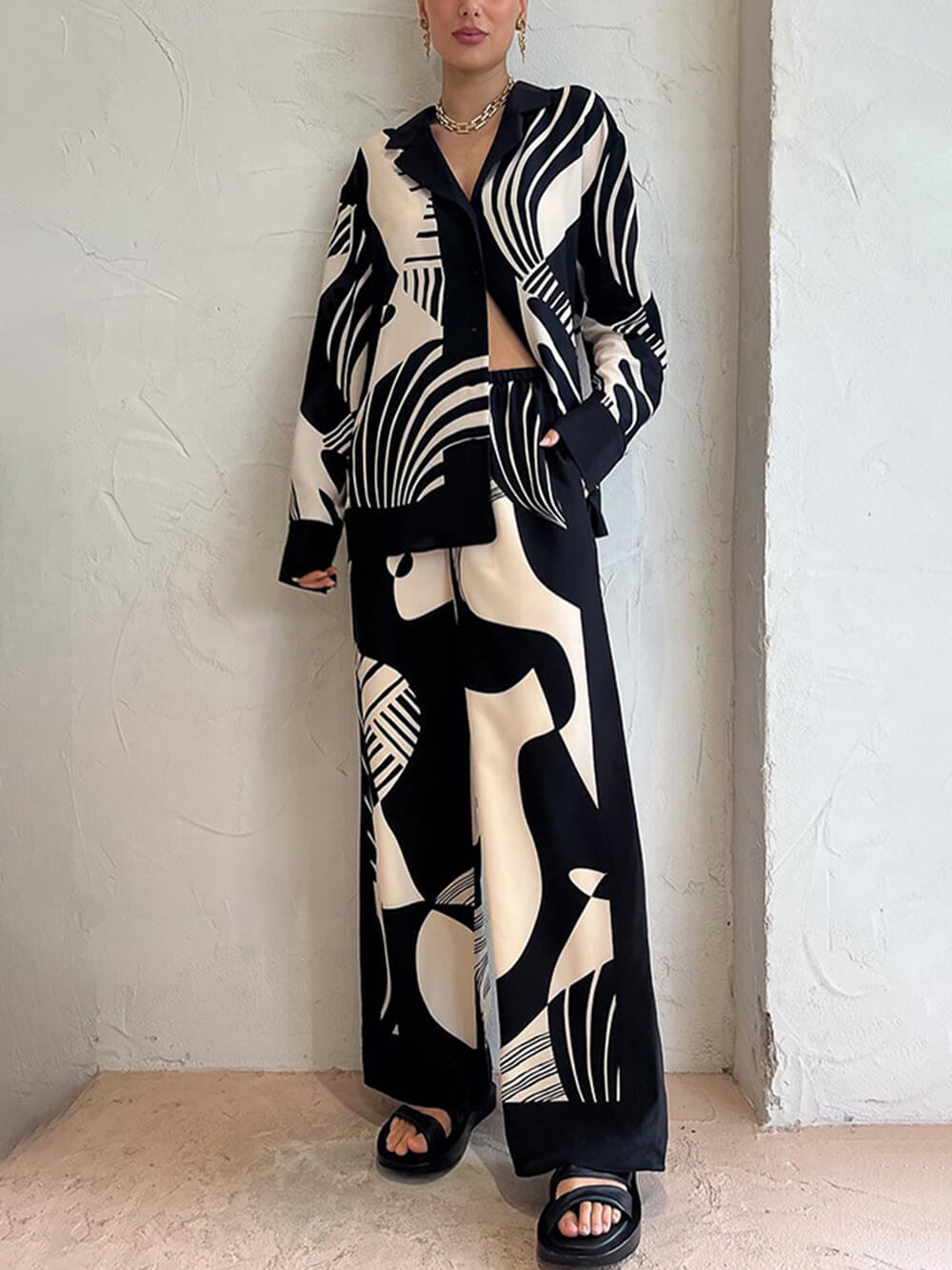 Conjunto de calças largas e soltas com estampado de graffiti moderno