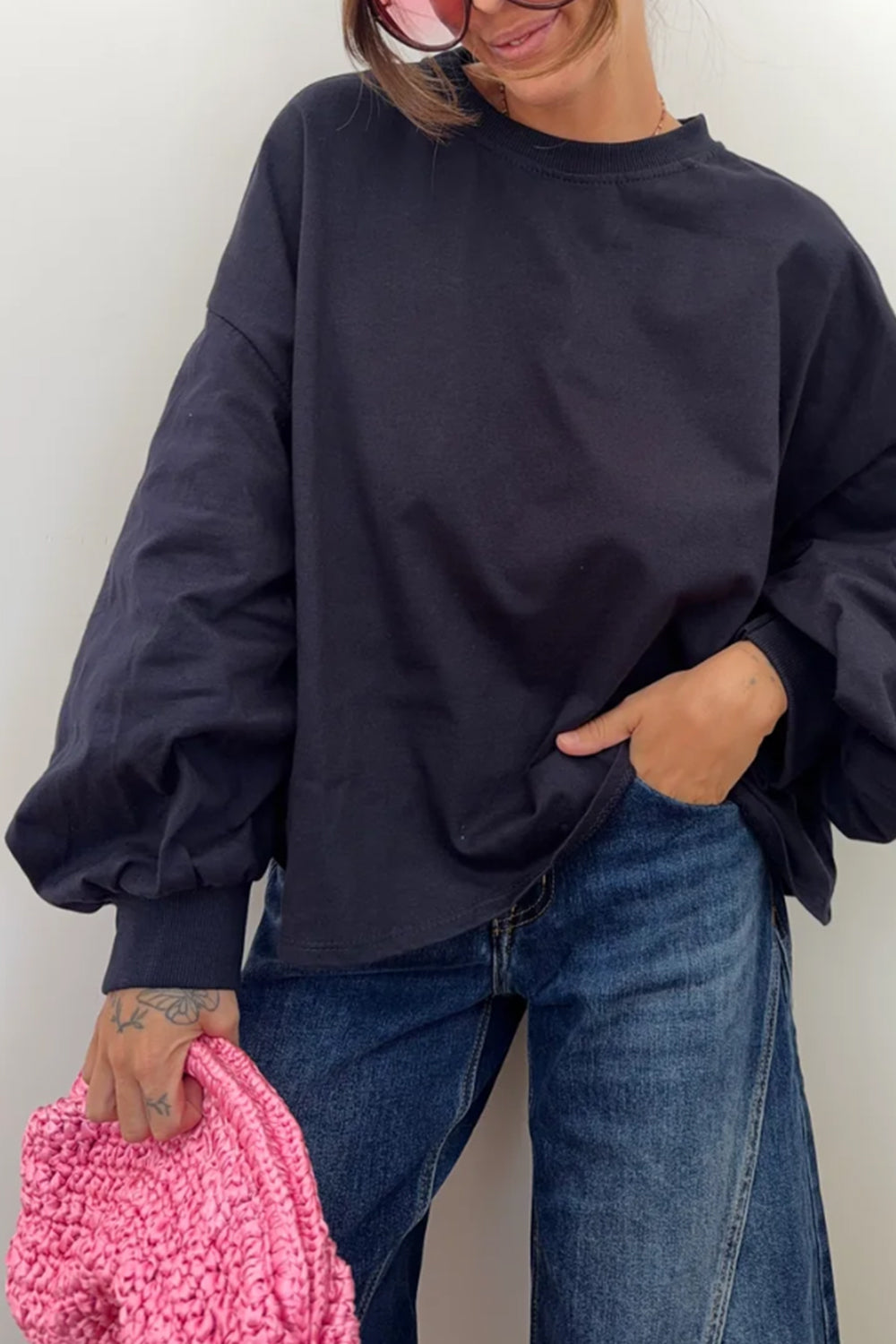 Blusa cropped oversized de mangas compridas