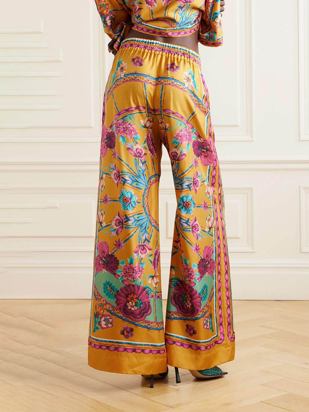 Pantaloni cropped ampi a gamba larga con stampa floreale unica nei colori del tramonto