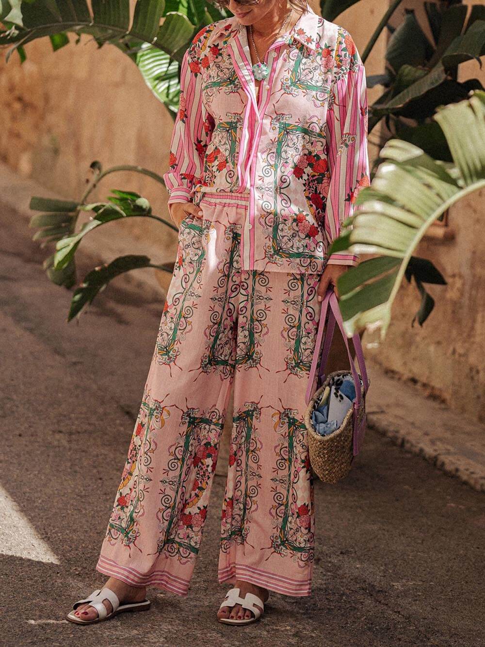 Pantaloni con tasche, vita elasticizzata e stampa floreale originale