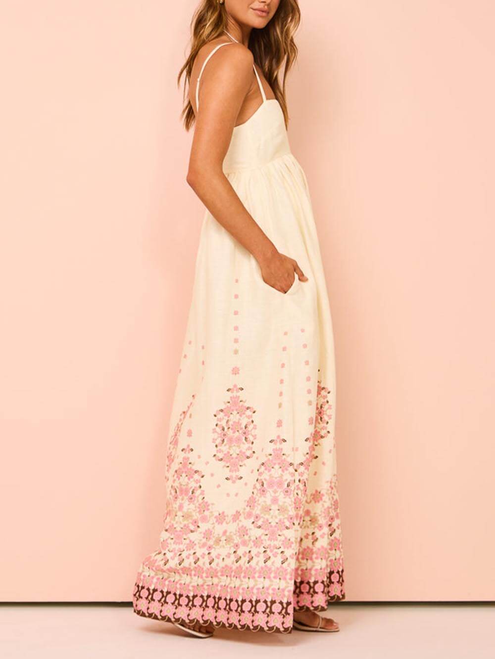 Vestido maxi creme com decote halter e estampado étnico