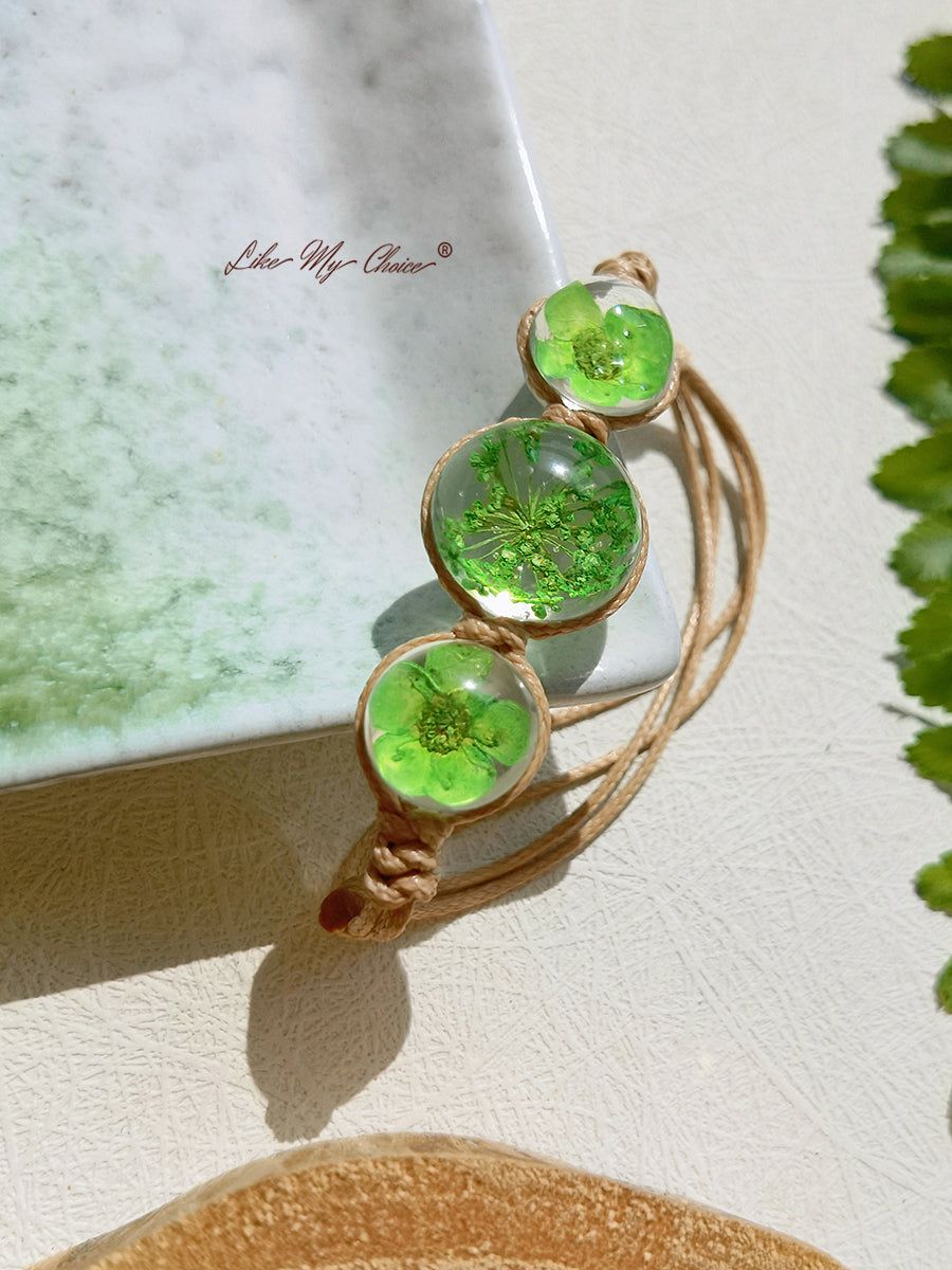 Bracelet jonc à charms en forme de pierres précieuses et de fleurs de cerisier, avec cordon réglable