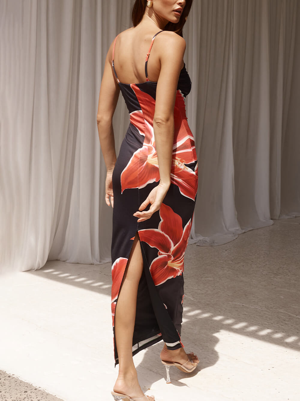 Vestido maxi inesquecível com padrão floral abstrato