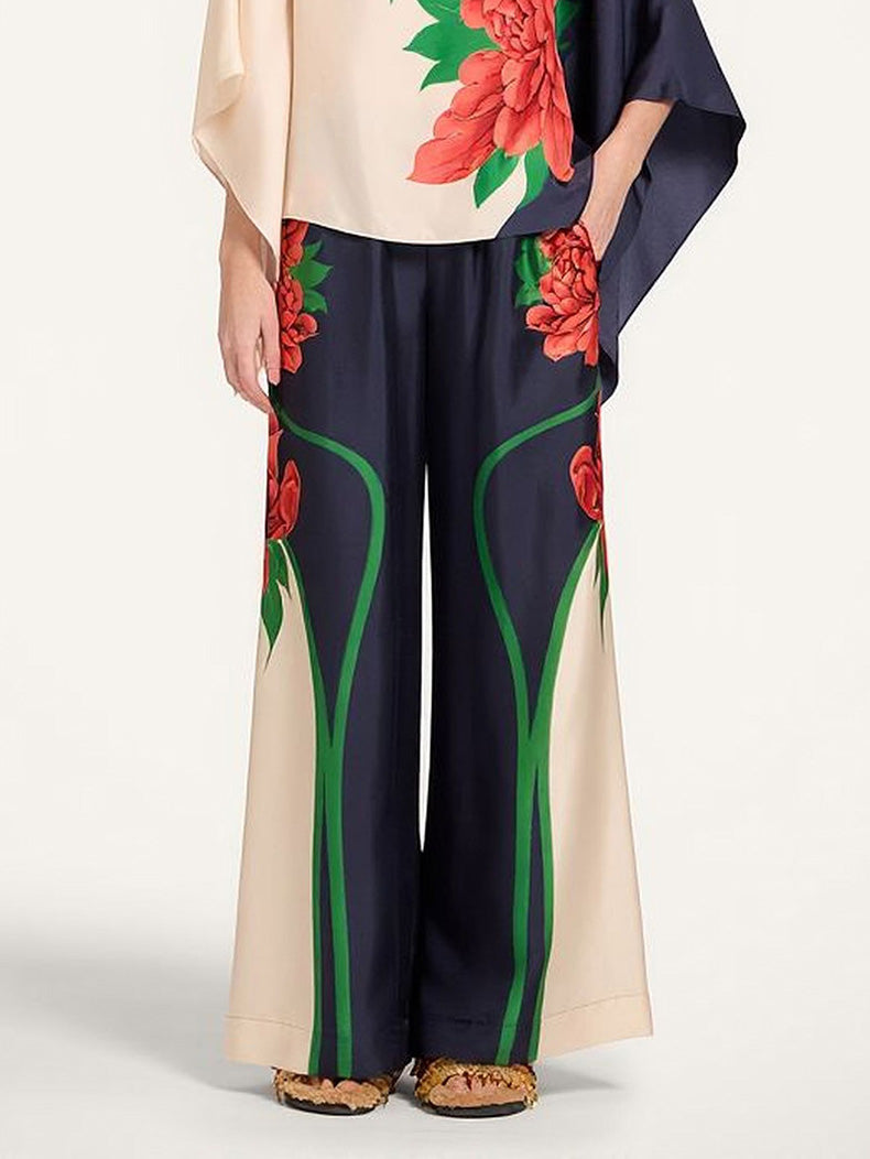 Zweiteiliges Set aus Hemd mit Paisleymuster und asymmetrischen Ärmeln sowie Hose mit weitem Bein