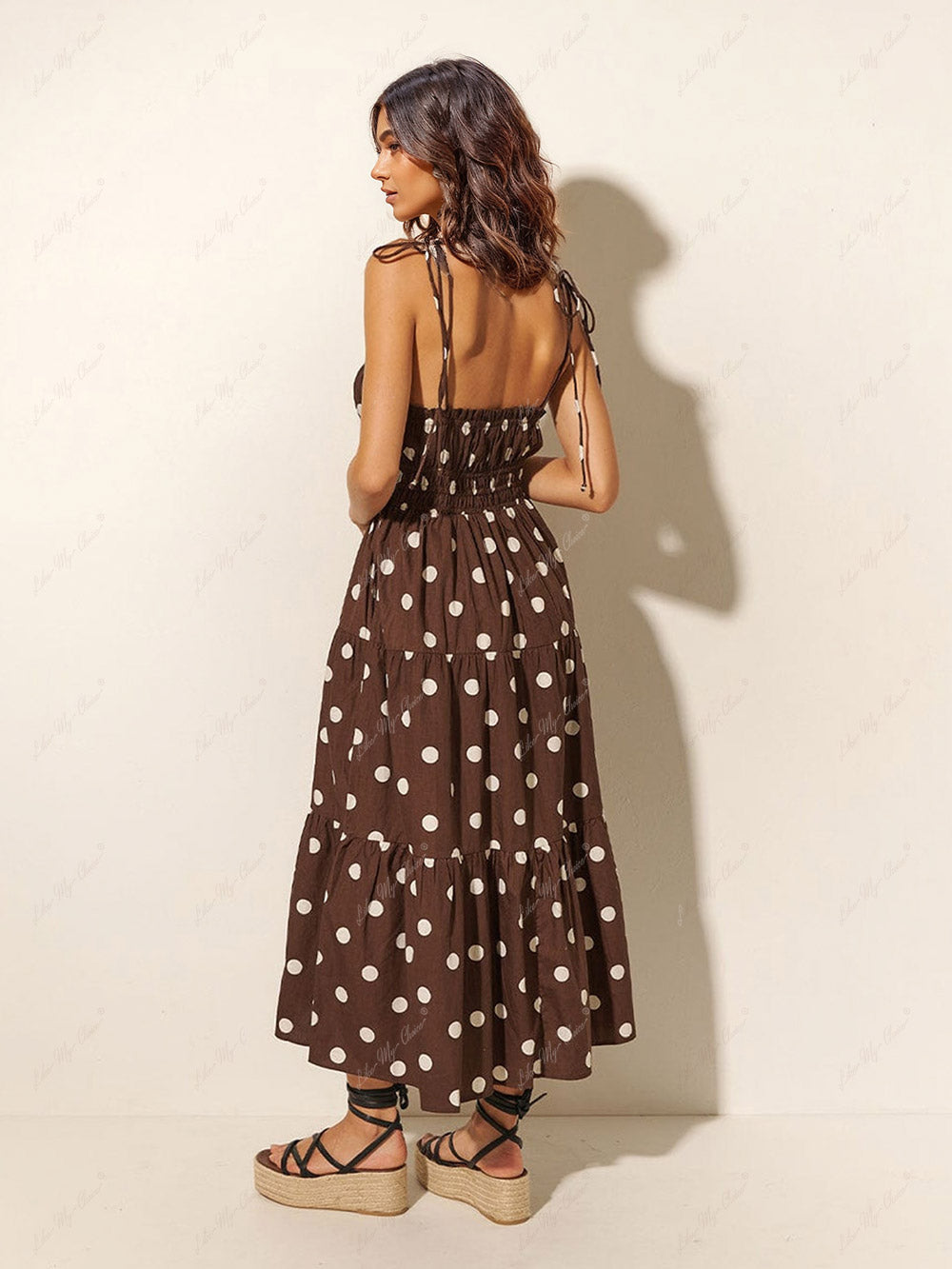 Vestido plisado con tirantes elásticos y estampado de lunares color chocolate y marfil