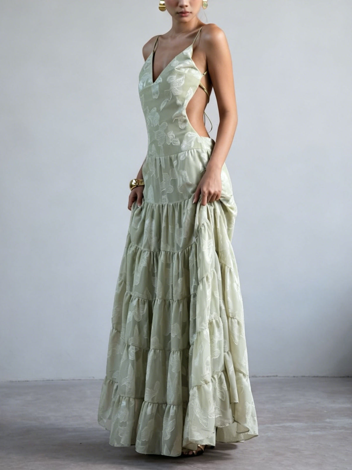 Maxi abito elegante in jacquard floreale, con scollo a V, volant a balze