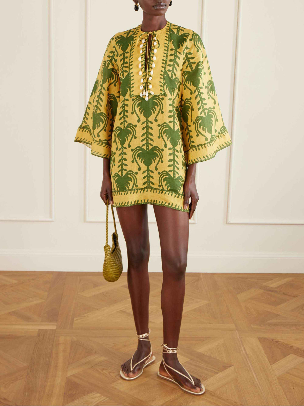 Lässiges Minikleid mit Palmenprint und ausgestellten Ärmeln