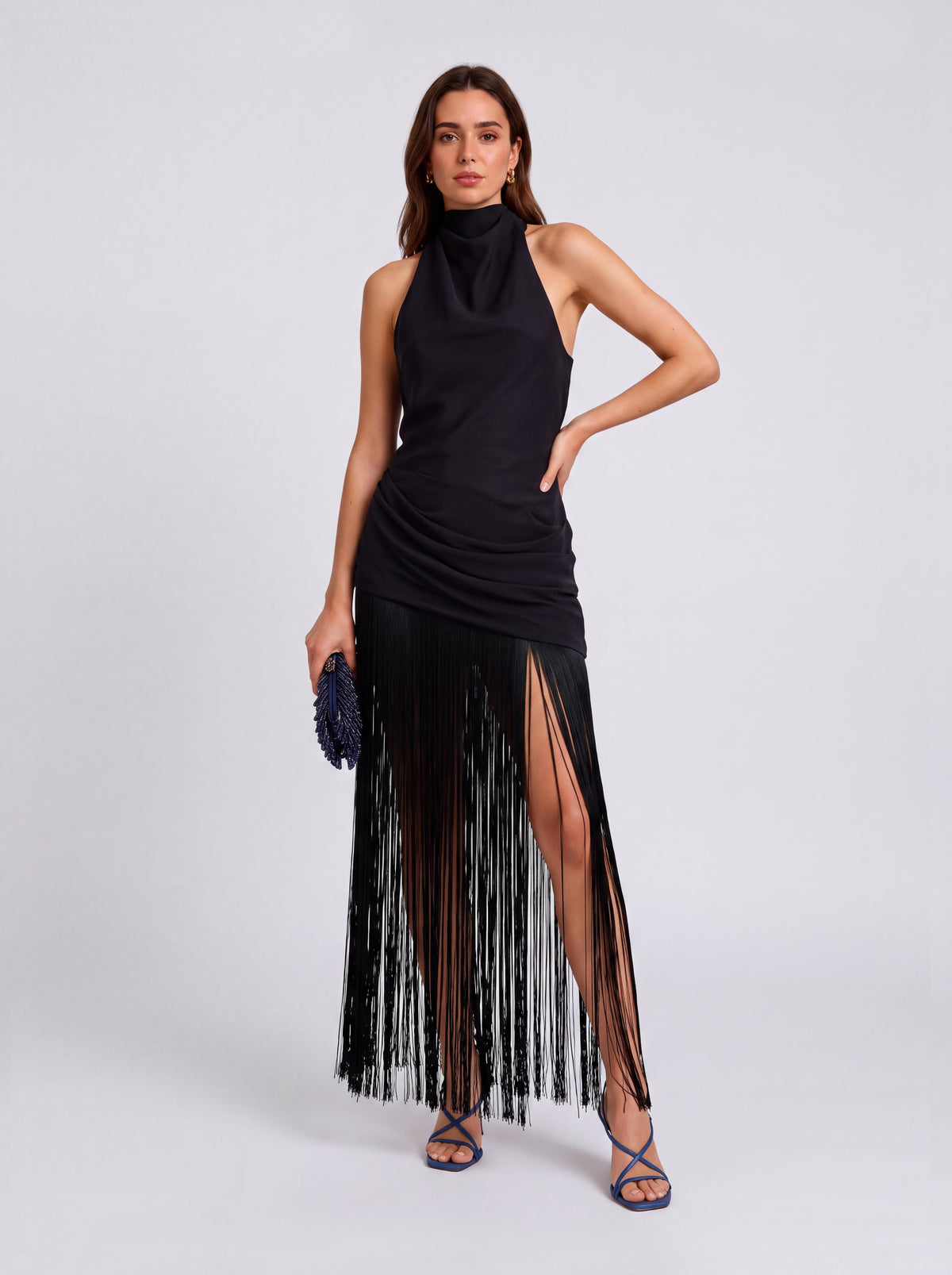 Abito midi senza maniche con scollo all’americana e nappine