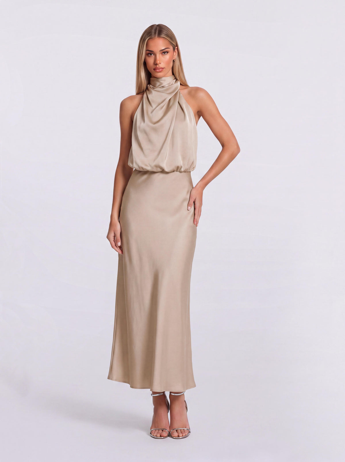 Vestido de cetim de comprimento médio, justo, com corte sereia e gola subida