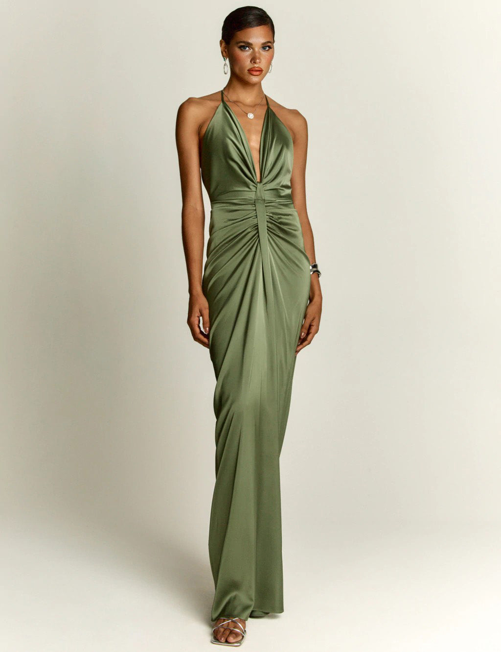 Elegantes Maxikleid im griechischen Stil mit Neckholder und tiefem V-Ausschnitt