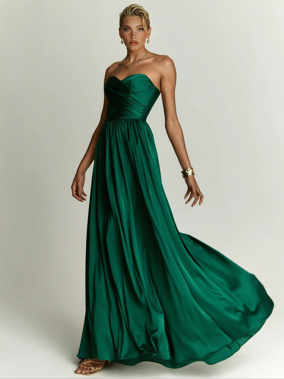 Vestido largo elegante de noche sin tirantes