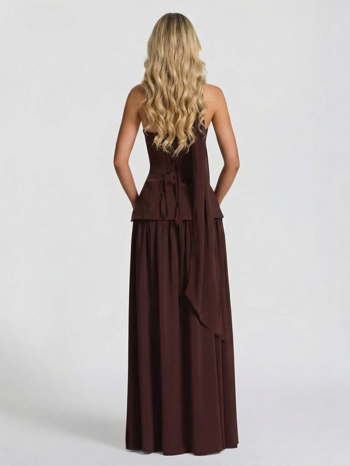 Vestido largo elegante de fiesta con escote corazón y abertura alta