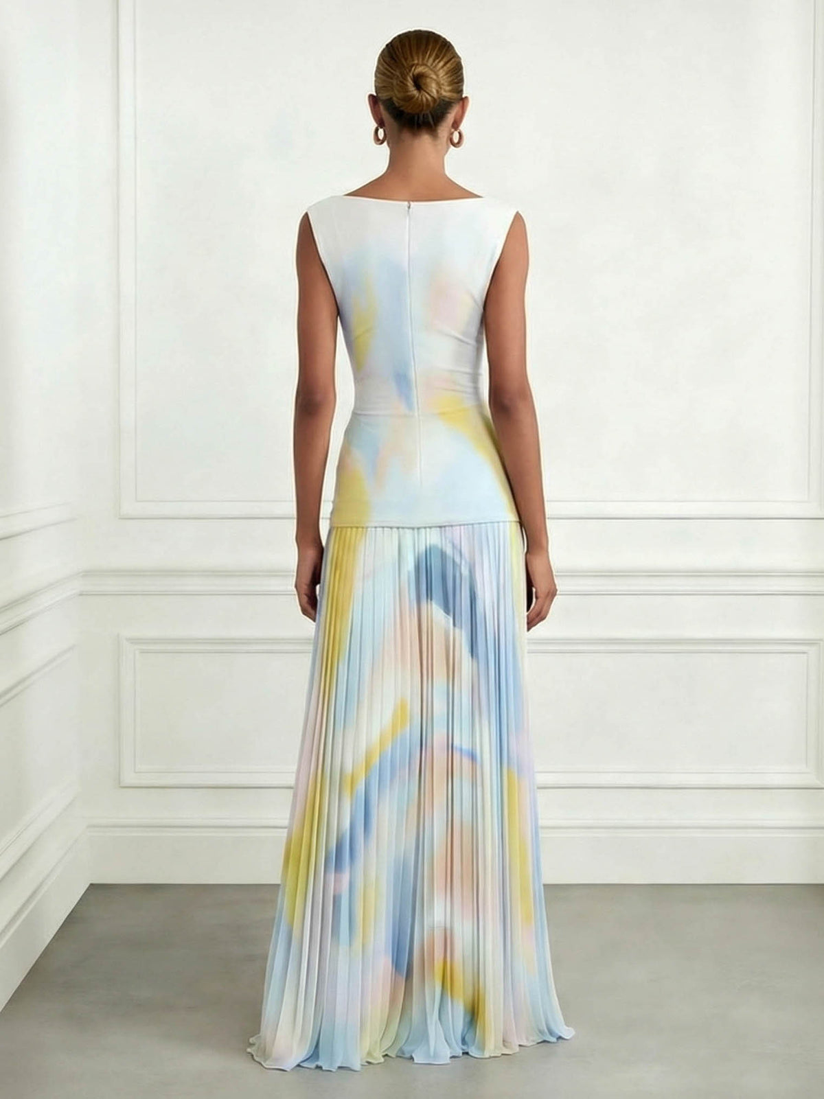 Elegantes plissiertes Maxikleid mit Aquarellprint