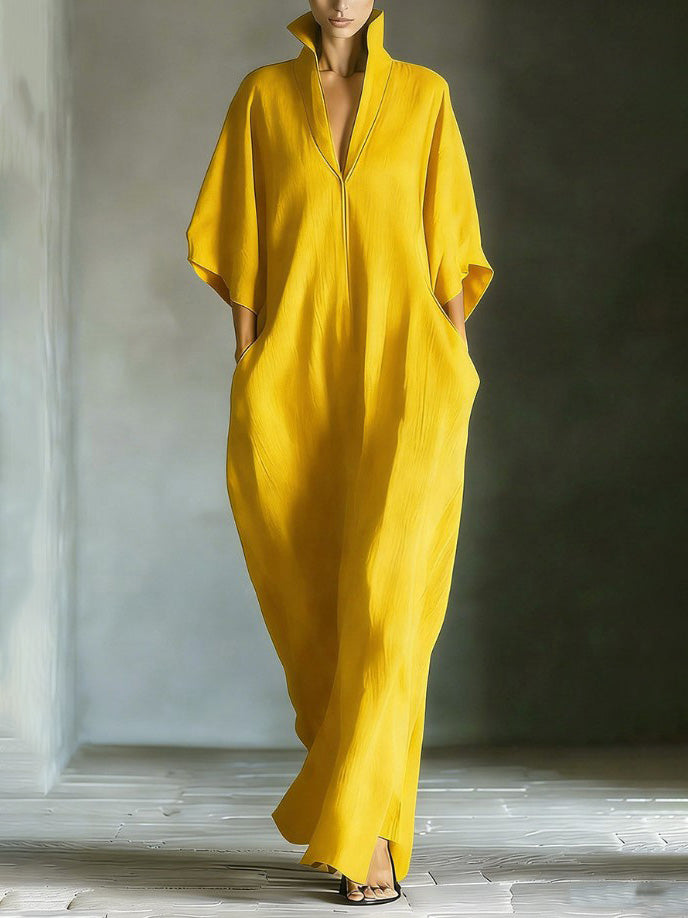 Elegantes Maxikleid mit hohem Kragen und Fledermausärmeln