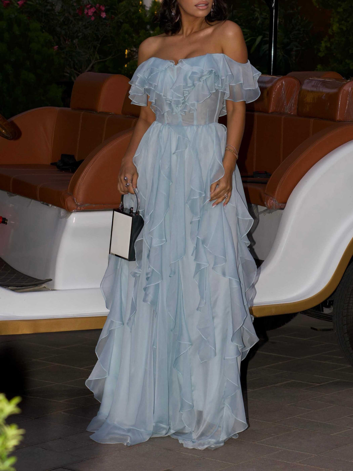 Elegantes schulterfreies Maxikleid aus Chiffon mit Rüschen
