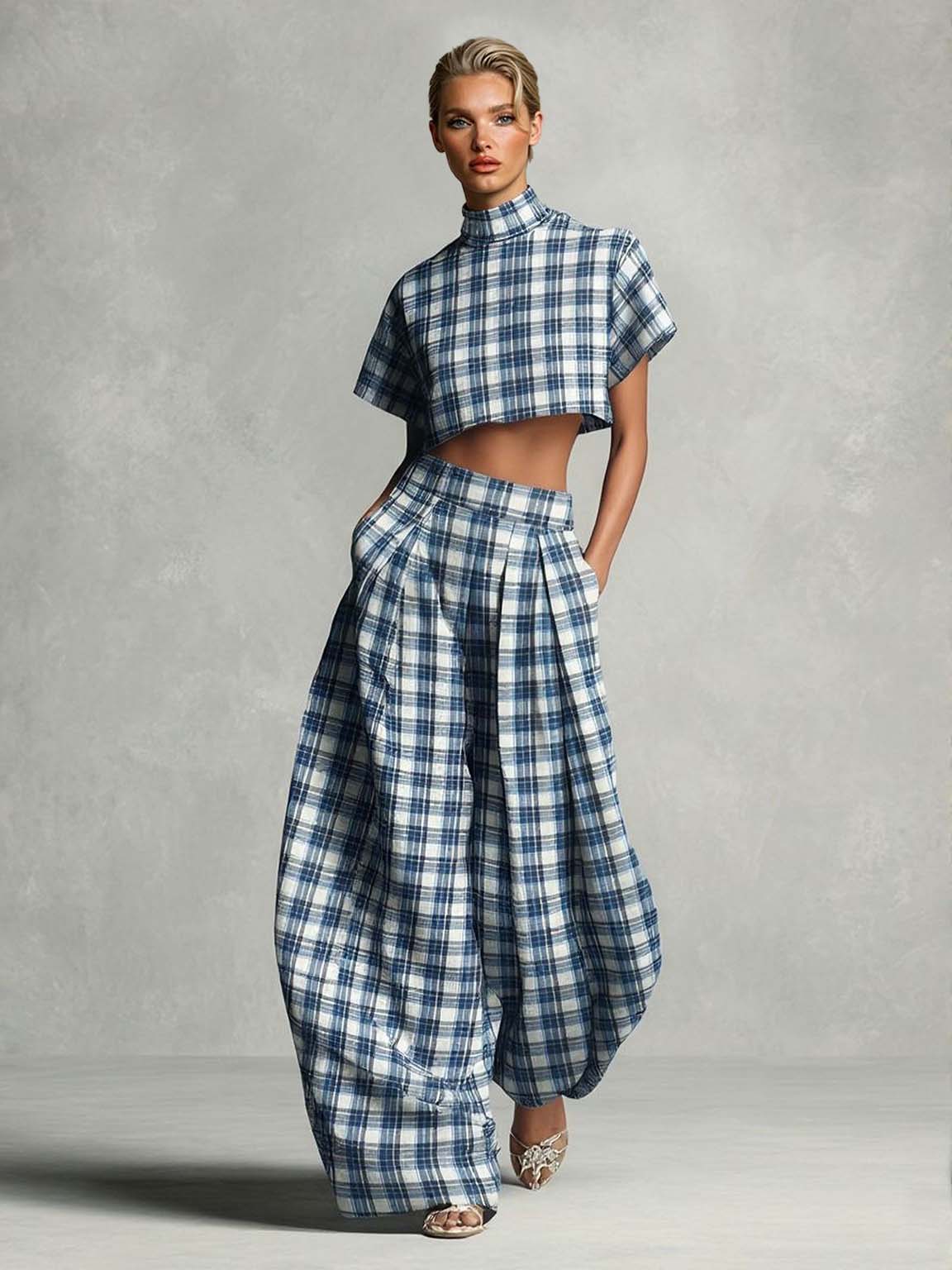 Retro-Zweiteiler aus kariertem Croptop und Shorts