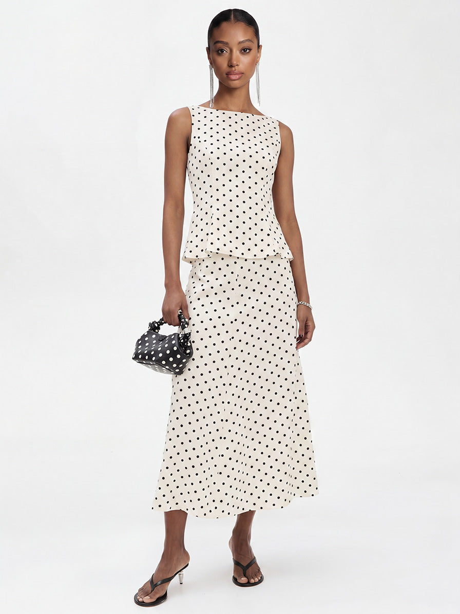 Elegante completo a due pezzi con top senza maniche e gonna a pois