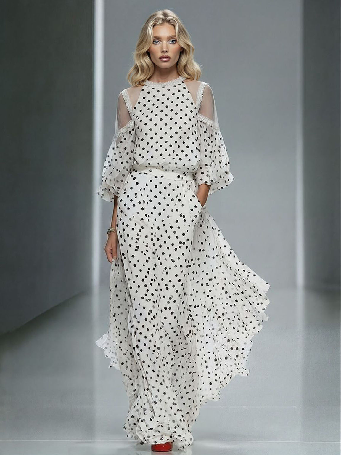 Elegantes zweiteiliges Set aus Top mit transparenten Ärmeln und Maxirock mit Punktmuster