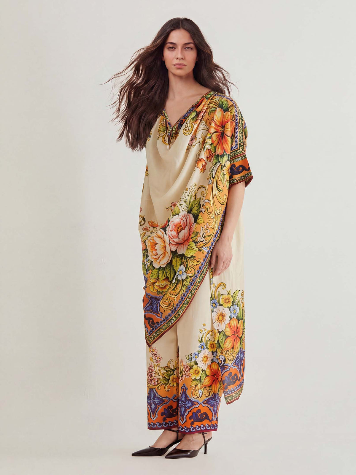 Conjunto boémio de top drapeado com estampado floral e calças de perna larga