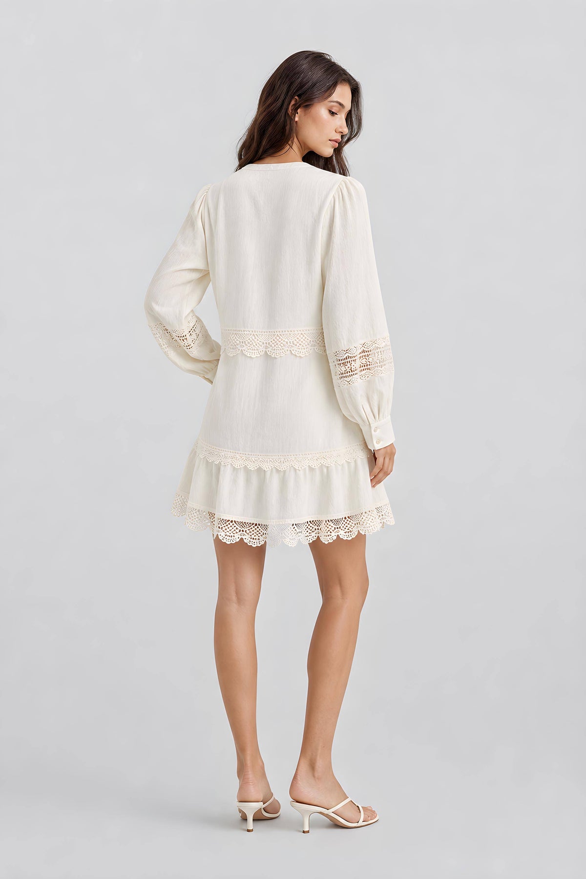 Abiti mini casual boho in pizzo traforato con maniche lunghe e scollo a V