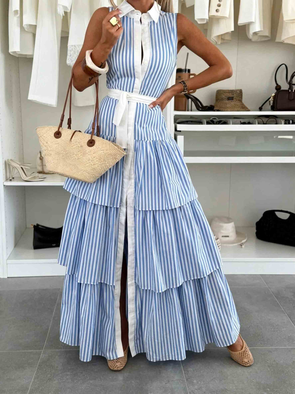 Lässiges gestreiftes Maxikleid im Resort-Stil mit Knopfleiste vorn und Rüschenlagen