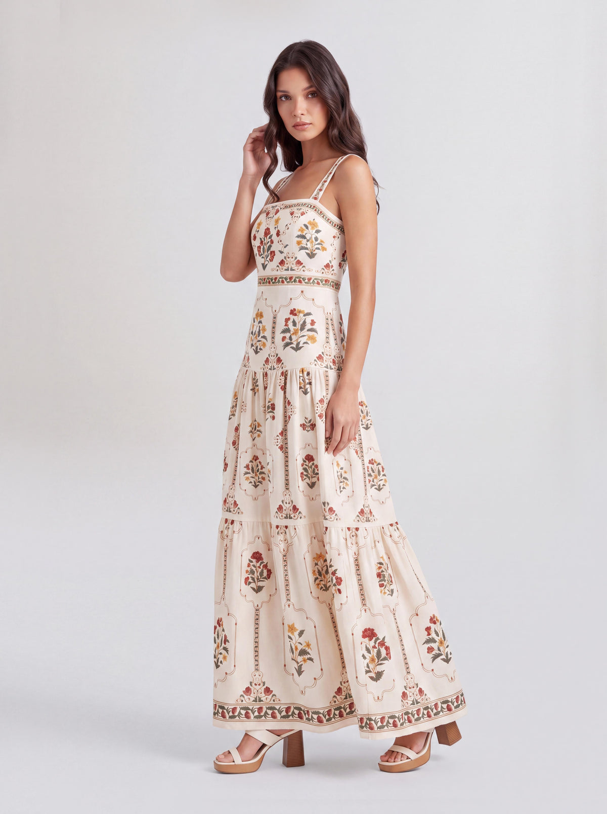 Abito boho vintage a fiori, con colletto quadrato e spalline sottili, a strati