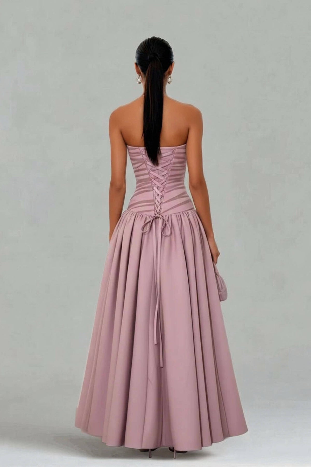 Exquisites ärmelloses A-Linien-Maxikleid aus Mesh und Satin mit Strasssteinen und trägerlosem Schnitt