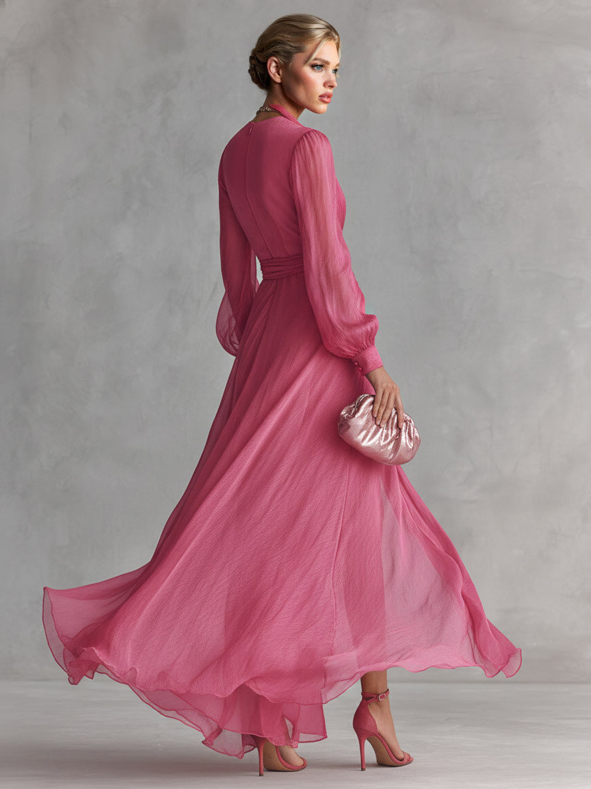 Elegante abito lungo in chiffon con perle, scollo a V e vita annodata