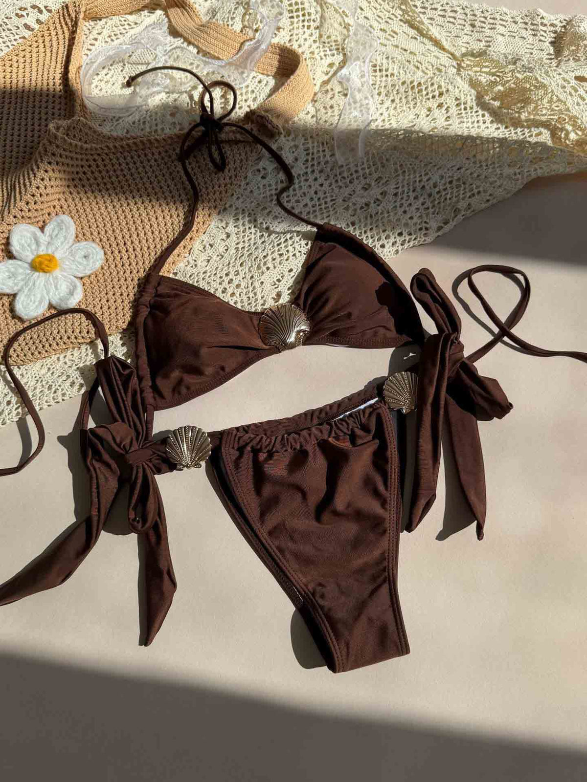 Σετ μπικίνι με λαιμόκοψη halter και λεπτομέρεια κοχυλιού