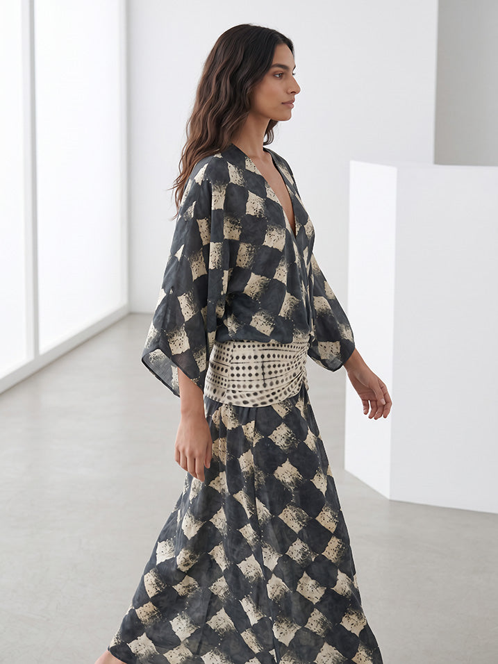 Abito lungo casual con stampa a quadri astratti e maniche a kimono