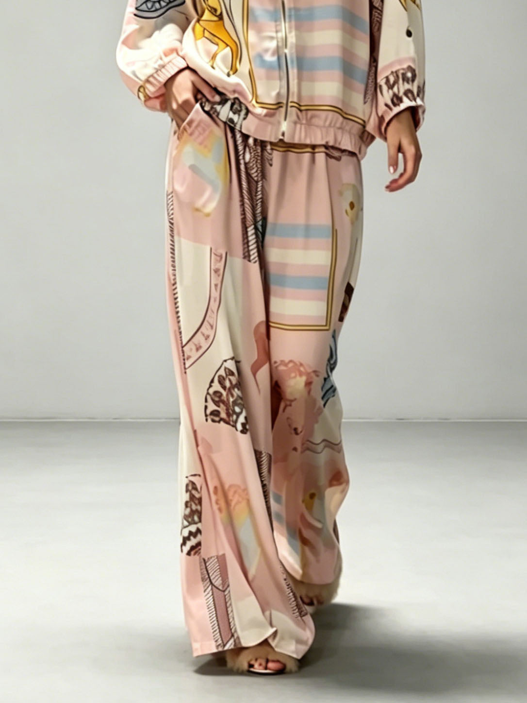 Lässige Hose mit künstlerischem Print und weitem Bein