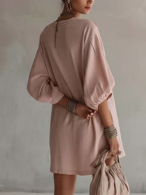 Exquisites besticktes Minikleid mit V-Ausschnitt