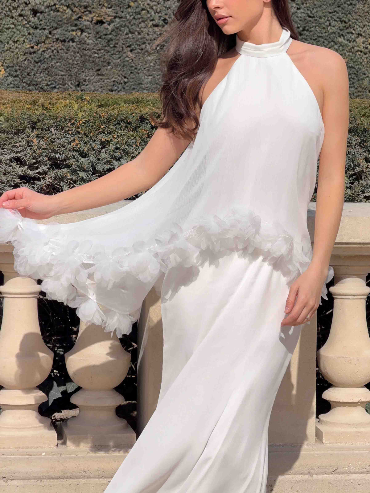 Klares Maxikleid aus Chiffon mit Rüschen und floralen Applikationen