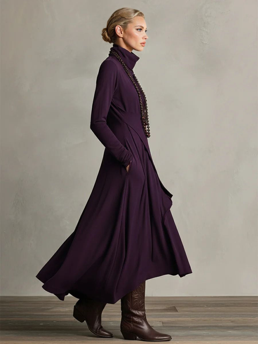 Elegantes asymmetrisches Maxikleid mit hohem Kragen und Drapierung
