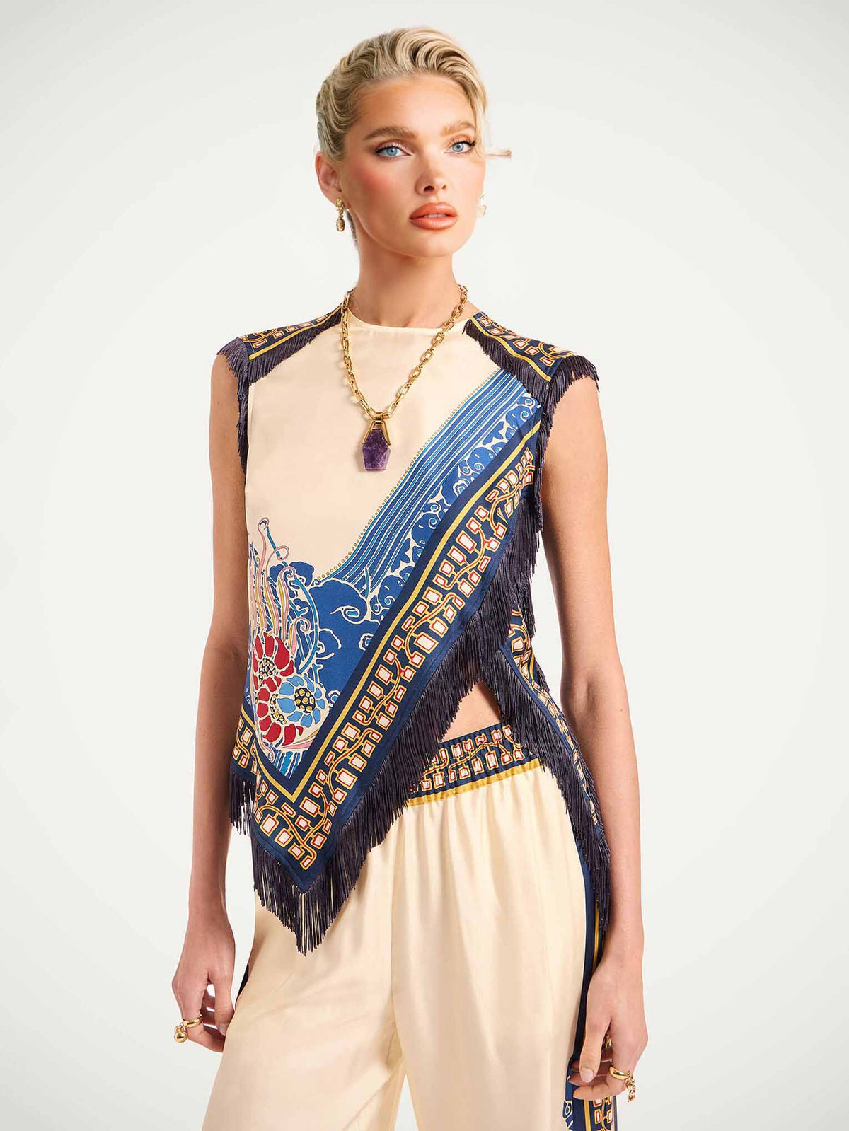 Conjunto bohemio elegante de dos piezas con chaleco estampado y borlas