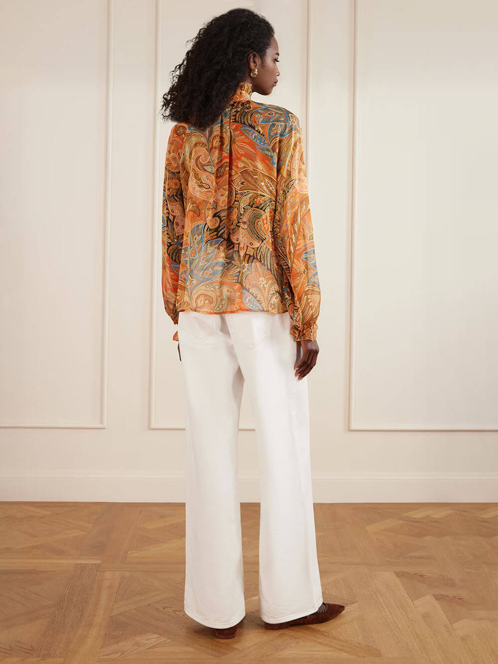 Exquisite Chiffonbluse mit Paisleymuster und Rüschenbesatz