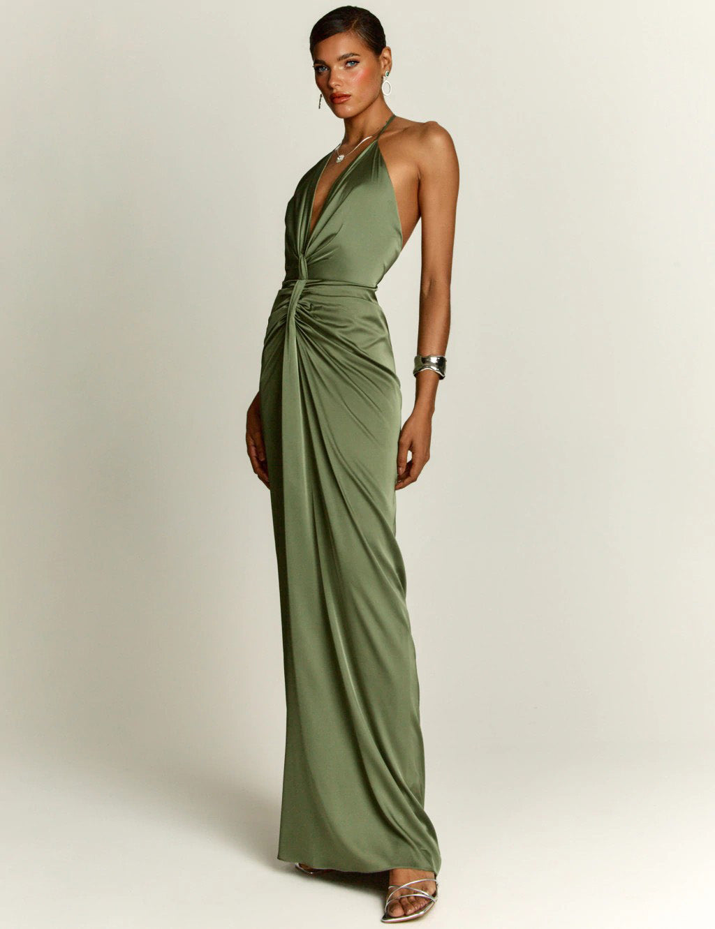 Elegantes Maxikleid im griechischen Stil mit Neckholder und tiefem V-Ausschnitt