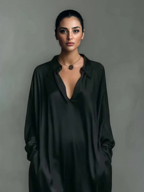 Elegantes Satin-Maxikleid mit tiefem Ausschnitt