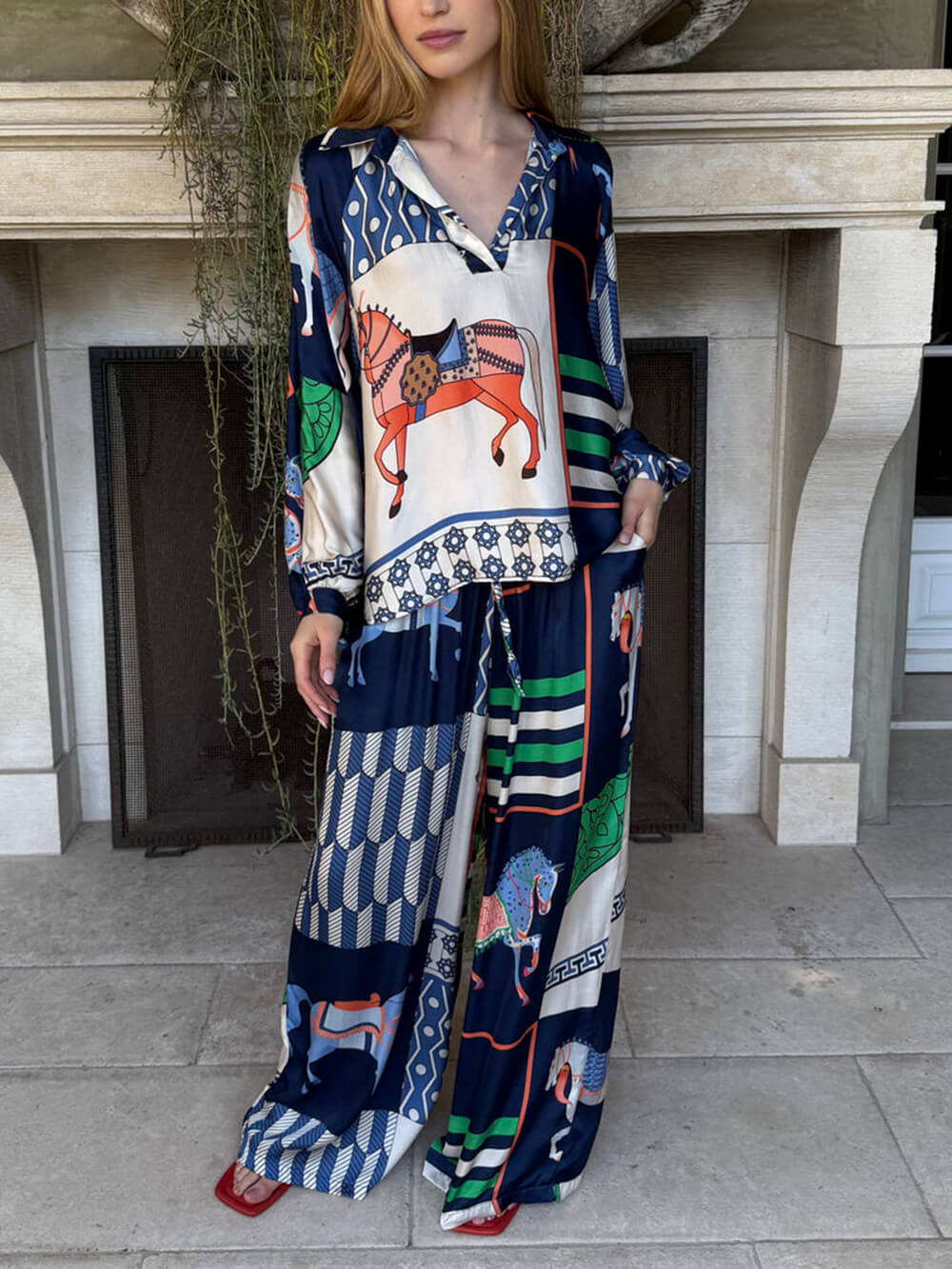Esclusivo completo con camicia ampia in raso a stampa di cavalli e pantaloni a gamba larga con vita elasticizzata