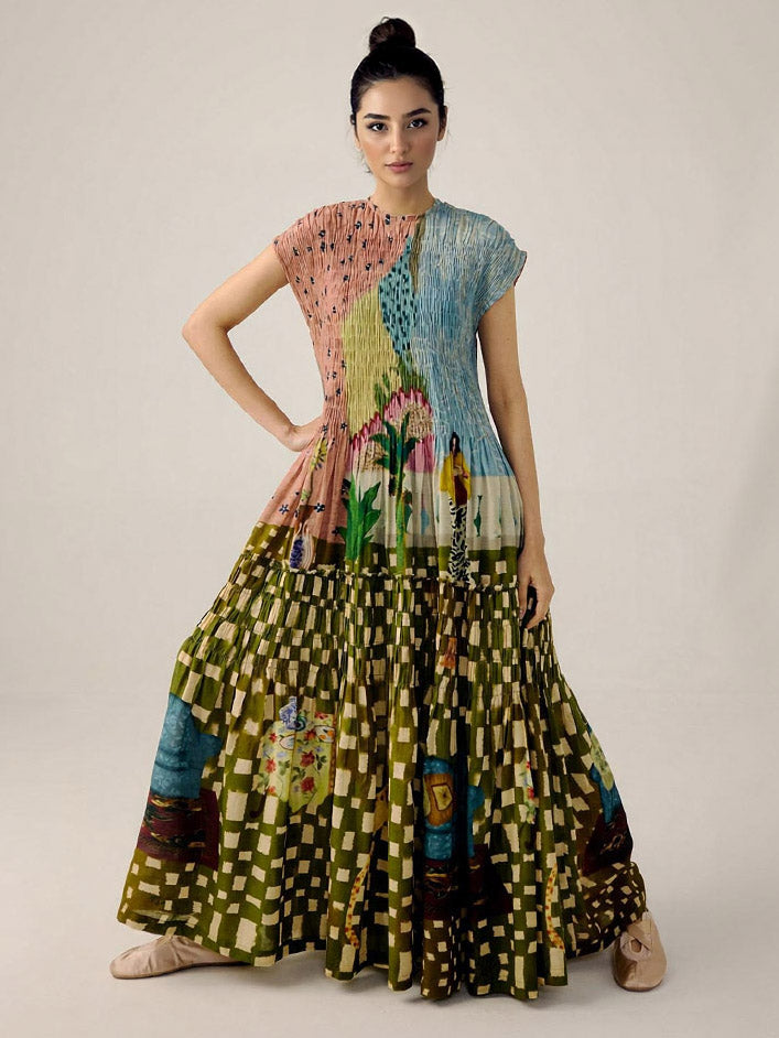 Vestido maxi vintage com pregas e padrão estampado