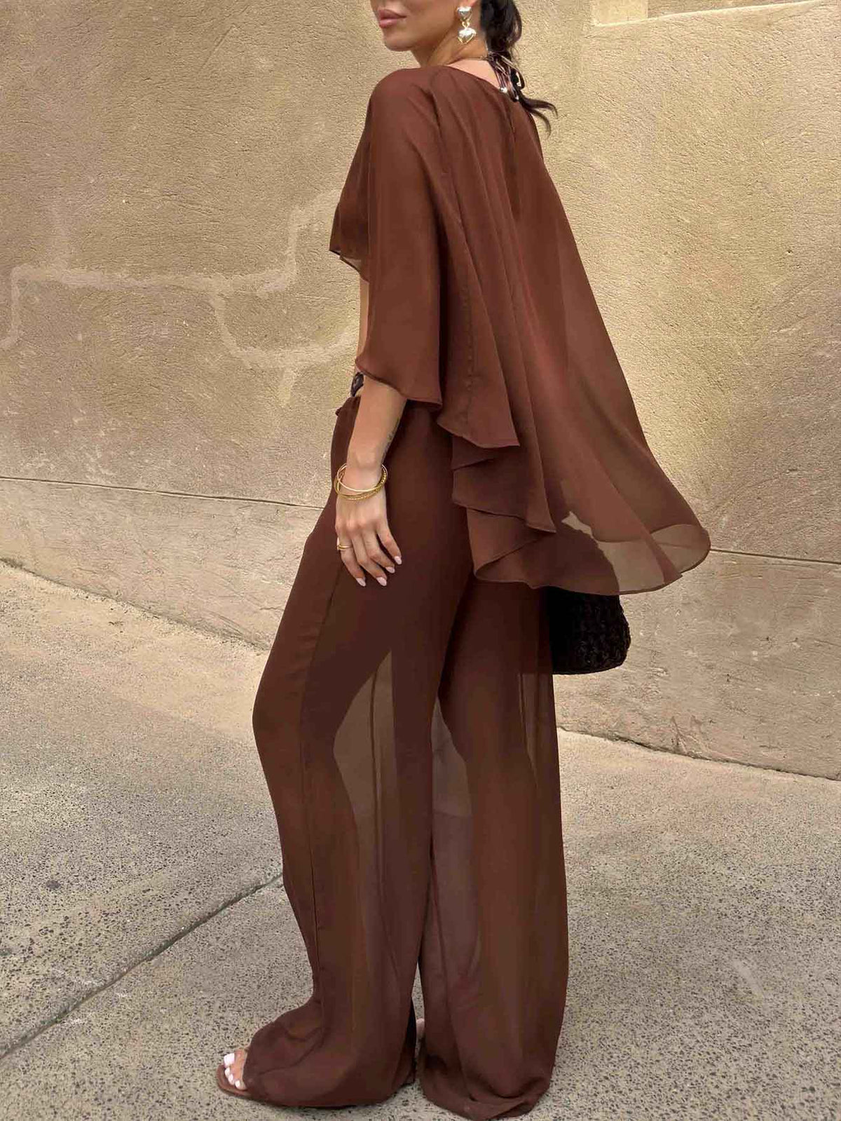 Ensemble de plage deux pièces avec crop top à manches cape transparentes et pantalon large