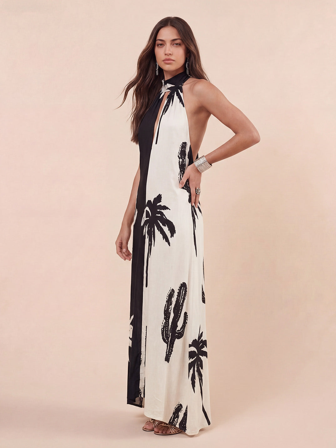 Maxikleid im Boho-Stil mit Palmenprint, Farbblockdesign und Neckholder