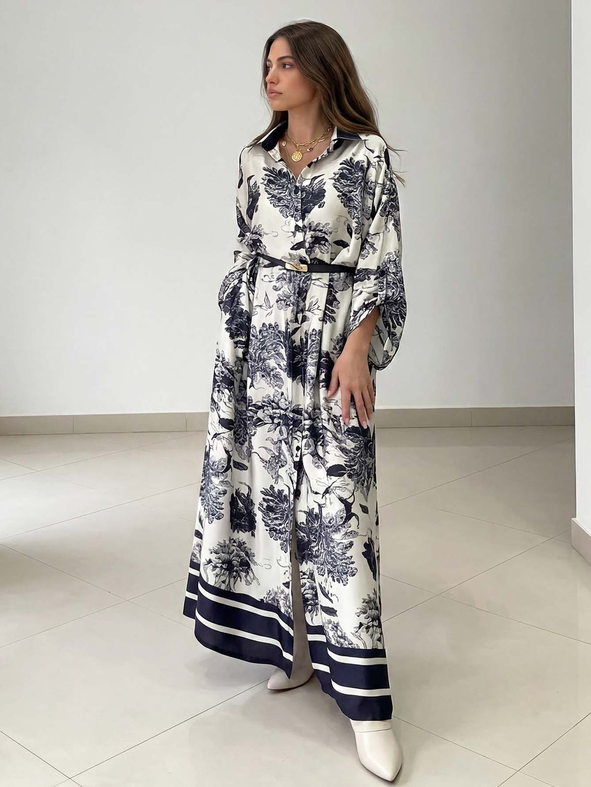 Lässiges Maxikleid aus Satin mit tropischem Blumenprint