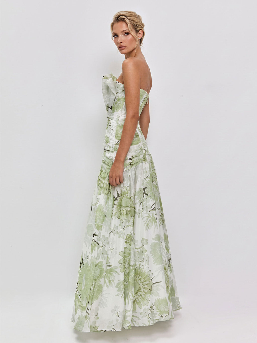 Elegantes trägerloses Maxikleid mit Blumenmuster