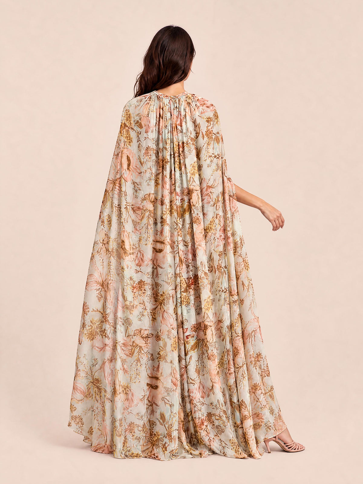 Vestido vintage de gasa con estampado floral y mangas tipo capa